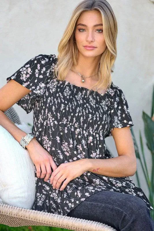 Davi & Dani Floral Printed V-Neck Ruffle Top