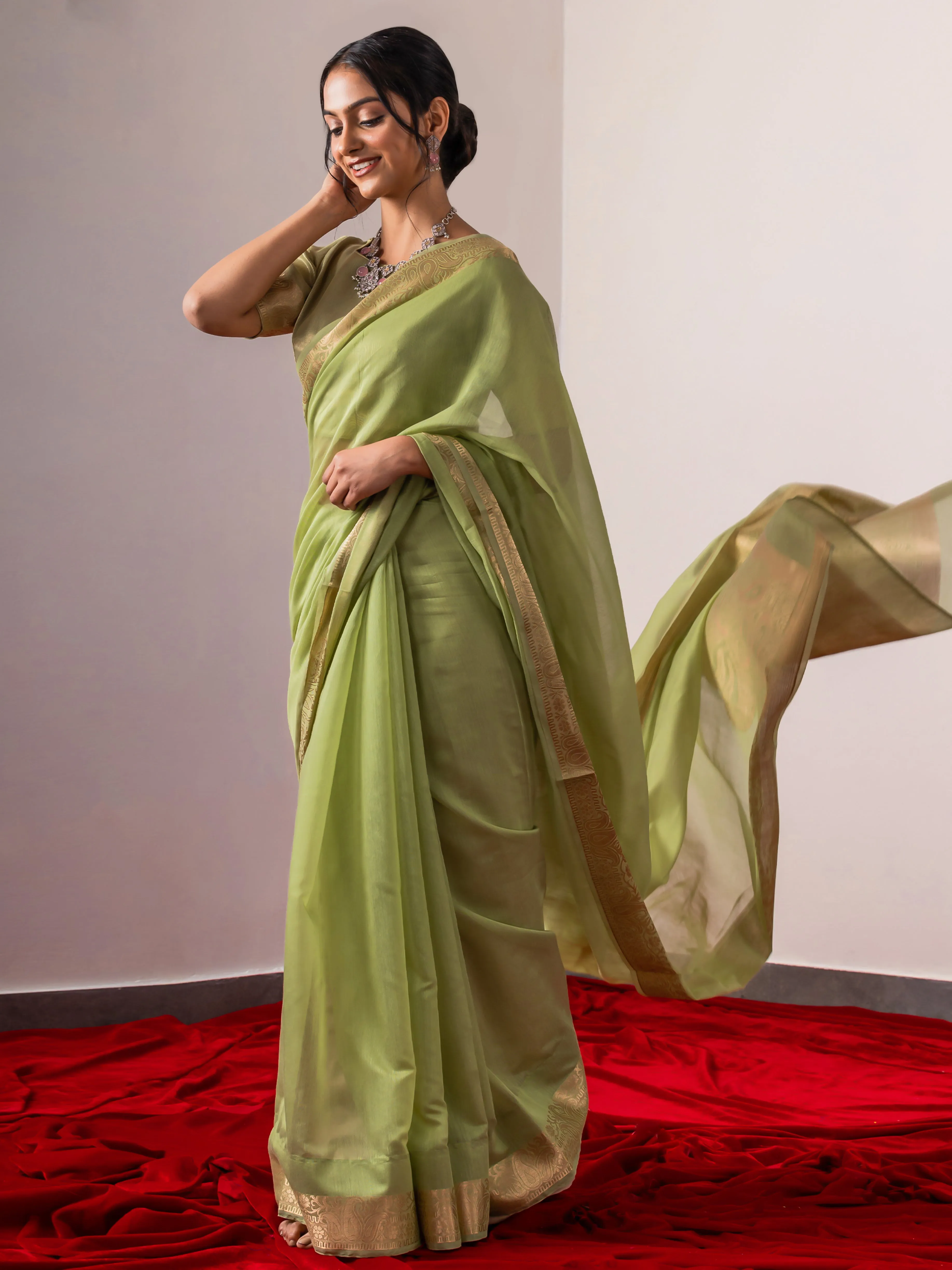 Kairi Green Gold Paisley Pallu Soft Saree With Blouse Fabric