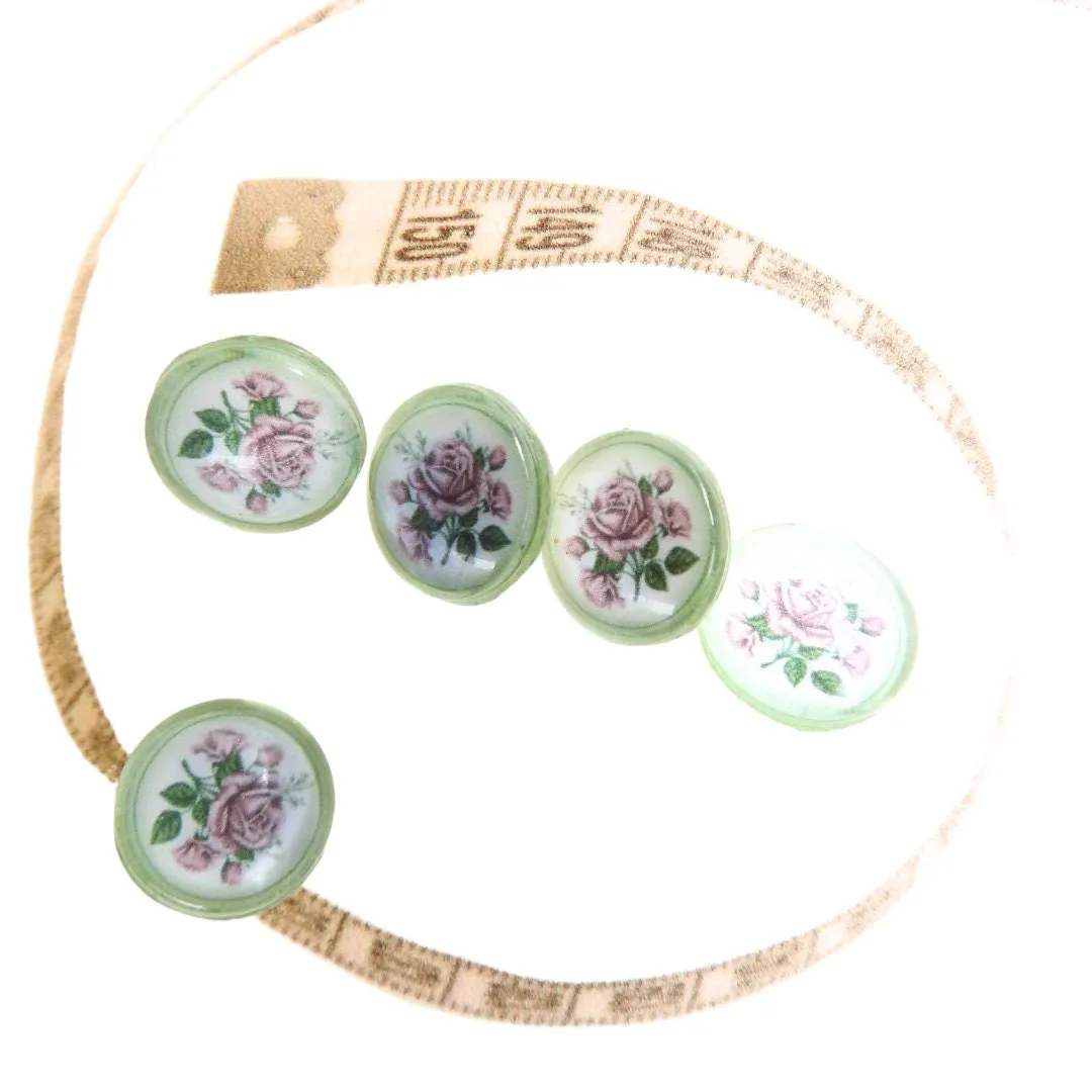 Round-shaped flower buttons