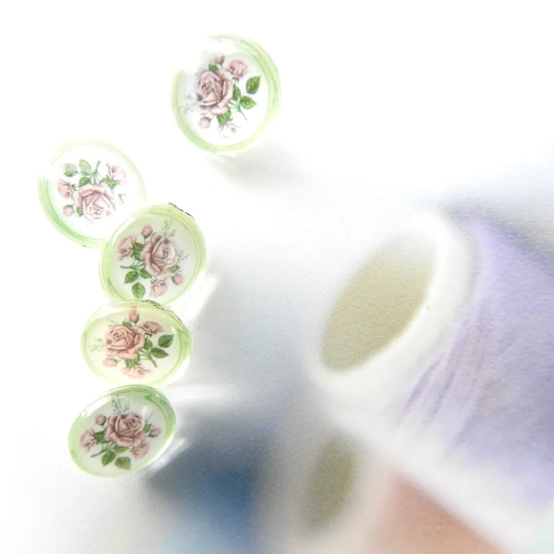 Round-shaped flower buttons