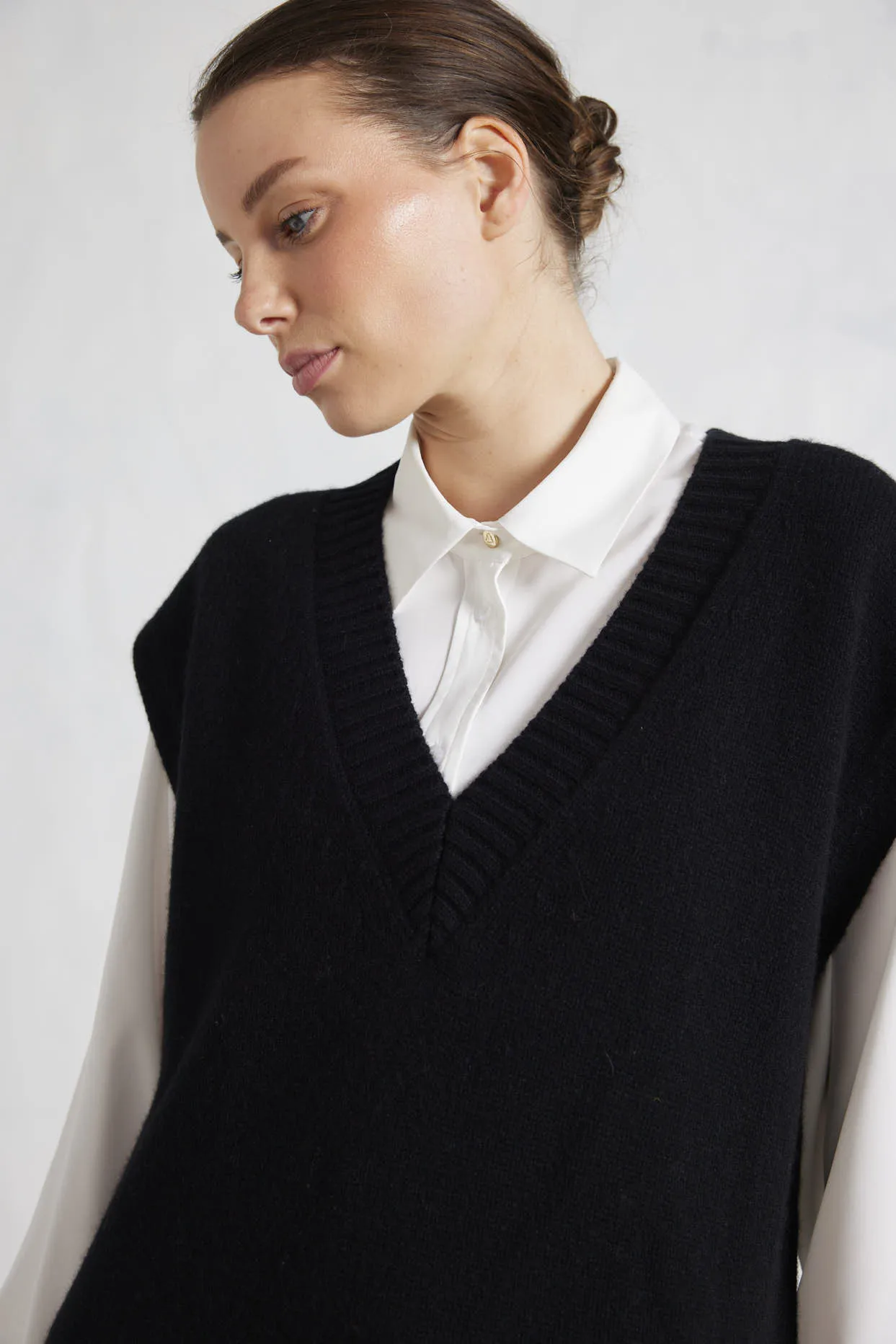 Skyler Merino Cashmere Vest in Black