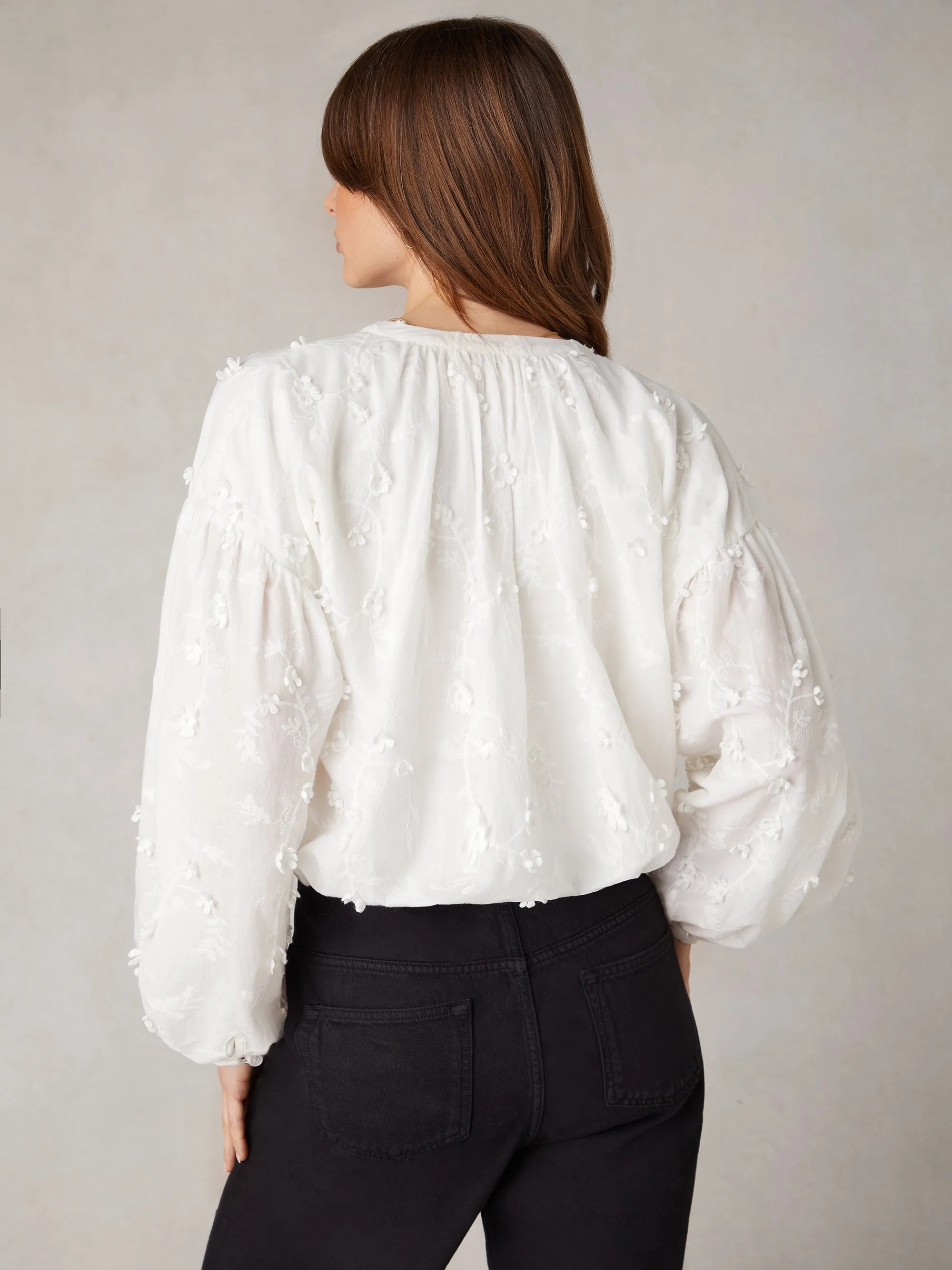 White Daisy Applique V-Neck Top